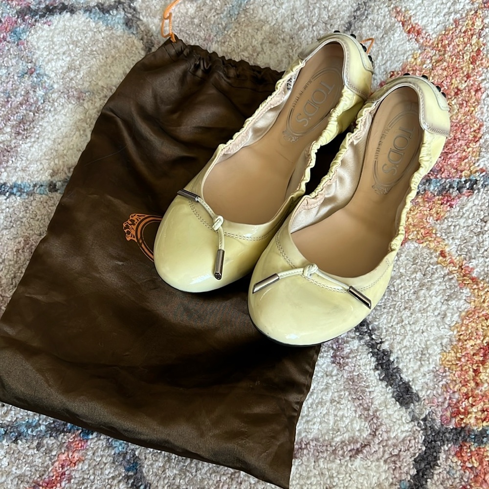 Tod’s Cream Patent Leather Ballet Flats - 37.5